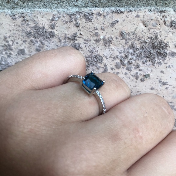 Sterling Silver Ring with Beautiful Blue Stone - Picture 10 of 10